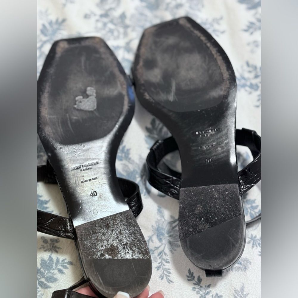 YSL Cassandra Croc Embossed Leather Sandals Black Size 40 Gold Logo Heels - Picture 2 of 6